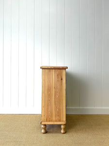 An English Pine Chest of Drawers/Dresser