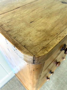 A 19th Century English Chest of Drawers/Dresser
