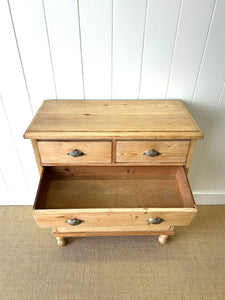 An English Pine Chest of Drawers/Dresser
