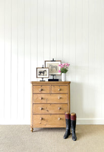 A 19th Century English Chest of Drawers/Dresser