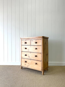 A 19th Century English Chest of Drawers/Dresser