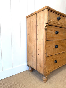 An Early 19th Century English Pine Chest of Drawers/Dresser