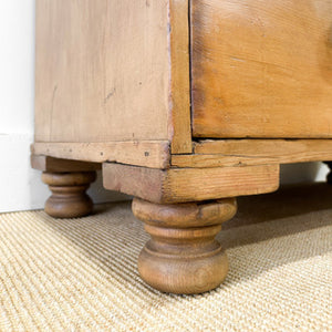 A 19th Century English Pine Chest of Drawers/Dresser with Tulip Feet