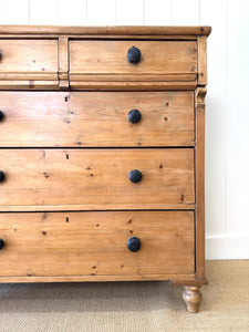 An Early 19th Century English Pine Chest of Drawers/Dresser