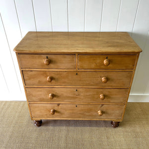 A 19th Century English Pine Chest of Drawers/Dresser