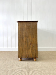 A 19th Century English Chest of Drawers/Dresser
