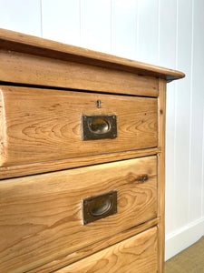 A Good 19th Century English Pine Chest of Drawers/Dresser with Tulip Feet