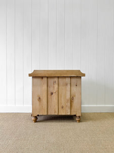 An Antique English Pine Chest of Drawers Dresser c1890 with Gallery