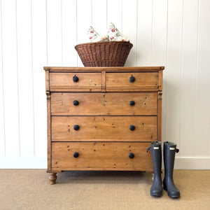 An Early 19th Century English Pine Chest of Drawers/Dresser