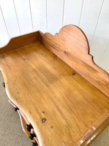 An Antique English Pine Chest of Drawers/Dresser c1890