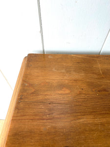 A 19th Century English Pine Chest of Drawers/Dresser with Tulip Feet