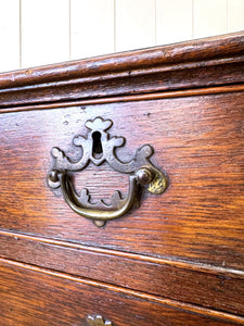 A Wonderful English Georgian Oak Chest of Drawers c1740