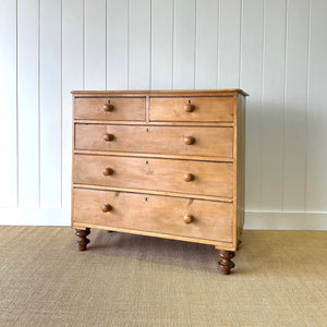 A 19th Century English Pine Chest of Drawers/Dresser