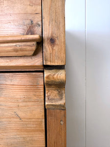 An Early 19th Century English Pine Chest of Drawers/Dresser