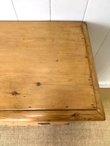 A Good 19th Century English Pine Chest of Drawers/Dresser with Tulip Feet