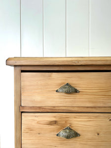 An English Pine Chest of Drawers/Dresser