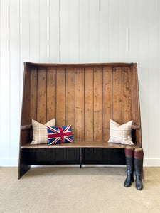 An Early English 19th Century Elm Crescent Settle
