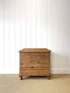 An Antique English Pine Chest of Drawers Dresser Tulip Feet c1890