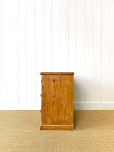 A 19th Century English Pine Chest of Drawers/Dresser