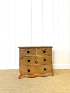A 19th Century English Pine Chest of Drawers/Dresser