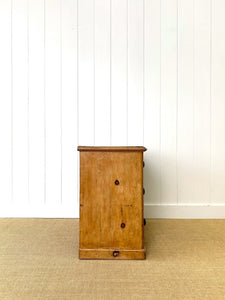 A 19th Century English Pine Chest of Drawers/Dresser