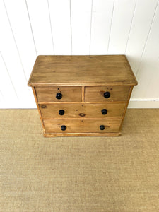 A 19th Century English Pine Chest of Drawers/Dresser