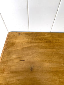 A 19th Century English Pine Chest of Drawers/Dresser