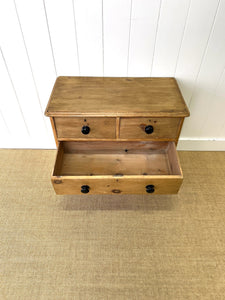 A 19th Century English Pine Chest of Drawers/Dresser