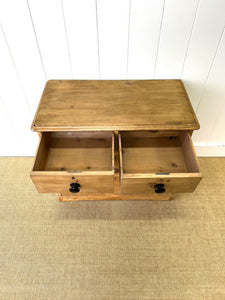 A 19th Century English Pine Chest of Drawers/Dresser