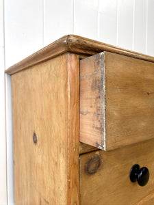 A 19th Century English Pine Chest of Drawers/Dresser