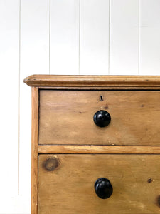 A 19th Century English Pine Chest of Drawers/Dresser