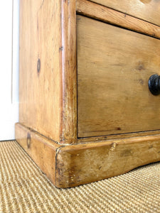 A 19th Century English Pine Chest of Drawers/Dresser