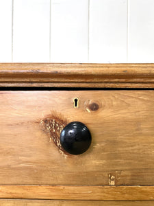 A 19th Century English Pine Chest of Drawers/Dresser