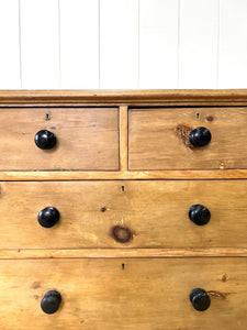 A 19th Century English Pine Chest of Drawers/Dresser