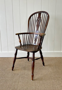 An English Oak and Elm Farmhouse Windsor Chair c1800