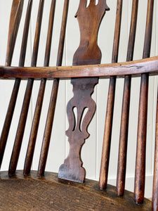 An English Oak and Elm Farmhouse Windsor Chair c1800