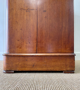 An Antique English Mahogany Chest of Drawers c1890