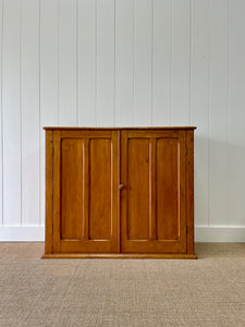 A Handsome English 19thc Pine Cupboard with Wooden Knob