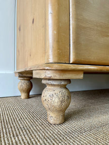 An Antique English Pine Chest of Drawers Dresser with Wooden Knobs c1890