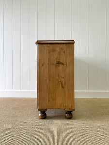 An Antique English Pine Chest of Drawers/Dresser c1890