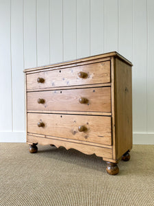 An Antique English Pine Chest of Drawers/Dresser c1890
