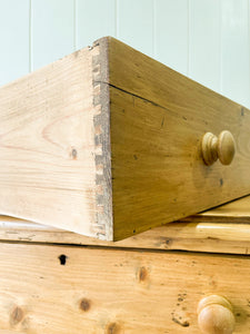 An Antique English Pine Chest of Drawers/Dresser c1890