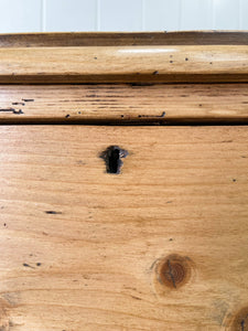 An Antique English Pine Chest of Drawers/Dresser c1890