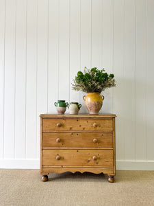 An Antique English Pine Chest of Drawers/Dresser c1890