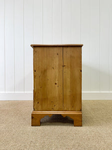 A Very Good English Georgian Pine Chest of Drawers Dresser c1800