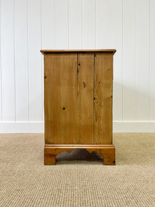 A Very Good English Georgian Pine Chest of Drawers Dresser c1800