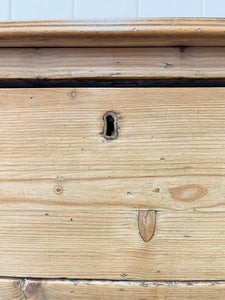 A Very Good English Georgian Pine Chest of Drawers Dresser c1800