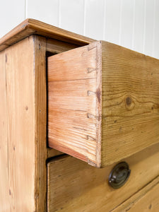 A Very Good English Georgian Pine Chest of Drawers Dresser c1800