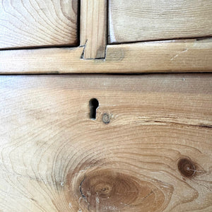 An Antique English Pine Chest of Drawers Dresser c1890