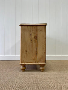 An Antique English Pine Chest of Drawers Dresser with Wooden Knobs c1890